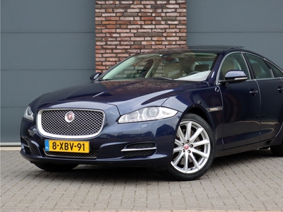 JAGUAR XJ-SERIE 2.0 Portfolio Aut8, Panoramadak, Camera, Leder, Meridian, Stuurwielverwarming, Navigatie, Stoelverwarming V+A, Elek. Stoelverstelling, Bi-Xenon, Etc.