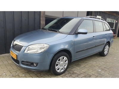 Škoda Fabia Combi 1.6-16V Tour. *GERESERVEERD* (bj 2009)