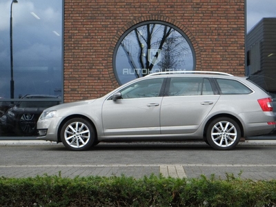 Škoda Octavia Combi 1.2 TSI Greentech Elegance Businessline Keyless entry, LED, DAB