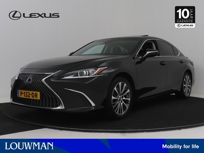 LEXUS ES-SERIE 300h Preference Line | Lexus Premium Navigatie | Stoel- en stuurwielverwarming | Apple Carplay/ Android Auto |