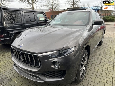 Maserati Levante 3.0 V6 AWD CARBON / FULL OPTIONS