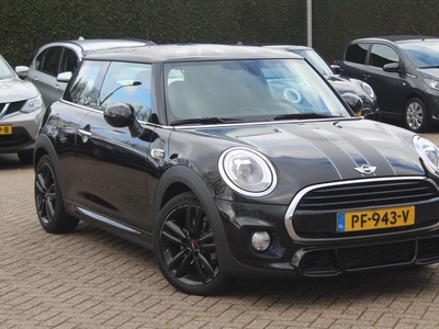 MINI Mini 1.5 Cooper Chili Serious Business / JCW Package / Navigatie / Parkeerhulp achter / 17'' / LED Koplampen / Cruise Control