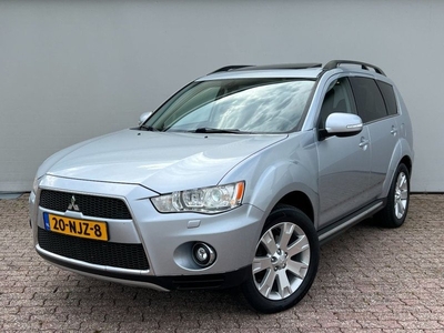 Mitsubishi Outlander 2.4i 7PERS. 4WD LEER SCHUIFDAK KEY-LESS XENON/FULL OPTIONS!!