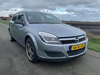 Opel Astra 1.6 Essentia Airco/Cruise/5-Drs (bj 2005)