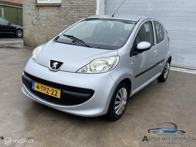 Peugeot 107 1.0-12V XR