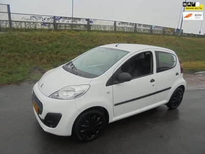 Peugeot 107 Peugeot 107 1.0 benzine 5 deurs airco