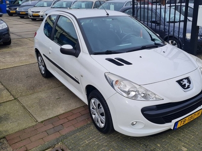 Peugeot 206 + 1.1 XR *airco* Urban move edition