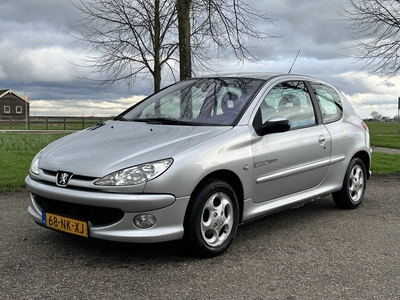 Peugeot 206 1.4 Quiksilver * Airco * Nw-Apk * Nw-Type * KOOPJE! *