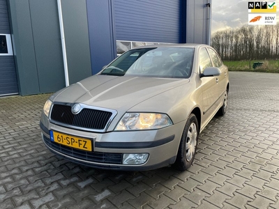 Skoda Octavia 1.6 Ambiente Airco+Cruise control