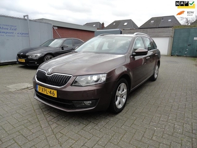 Skoda Octavia Combi 1.6 TDI AUT Elegance Businessline NAVI