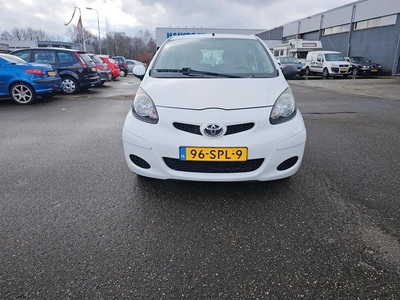 Toyota Aygo 1.0-12V Now (bj 2011)