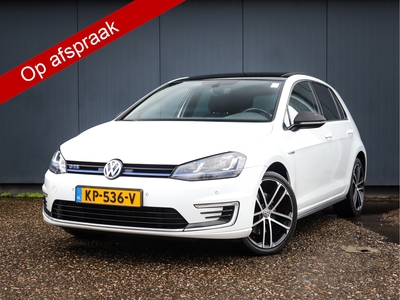 VOLKSWAGEN GOLF 1.4 TSI GTE Connected Series (204PK), 2e-Eigenaar, Volkswagen-Dealer-Onderh., Navigatie/Apple-Carplay/Android-Auto, Panoramadak, DAB, Parkeersensoren-V+A, Trekhaak, Sportstoelen, Dodehoeksensor, LM.-Velgen-17Inch, Spiegel-Pakket, Privacy-Glas, NL-Auto