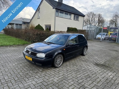 Volkswagen Golf 1.8-5V Trendline