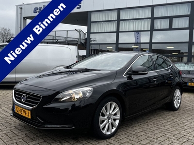 Volvo V40 1.5 T3 Automaat 152 pk Momentum Navigatie 17 Inch Velgen Climate + Cruise Control Parkeersensoren TFT Display NL Auto