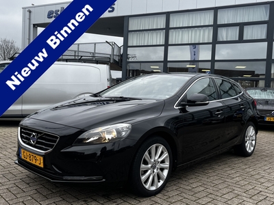 VOLVO V40 1.5 T3 Automaat 152 pk Momentum Navigatie 17 Inch Velgen Climate + Cruise Control Parkeersensoren TFT Display NL Auto