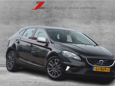 Volvo V40 2.0 D2 R-Design Business | Navigatie | Sportstoelen | Stoelverwarming | PDC | NL auto!! | Leuk uitgevoerde V40 D2 met een lage aantoonbare km-stand!