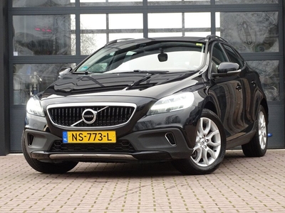 Volvo V40 Cross Country 2.0 T3 Nordic+ Standkachel, LED koplampen, Zéér goed onderhouden.