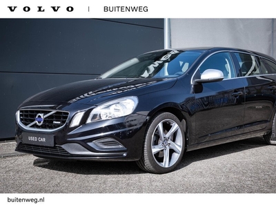 Volvo V60 T3 R-Design Automaat | Navigatie | Stuurverwarming | Parkeersensoren achter | 18'' lichtmetalen velgen | Afneembare trekhaak