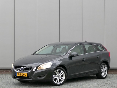 Volvo V60 T4 AUT Momentum Leer / Navi / Bluetooth /