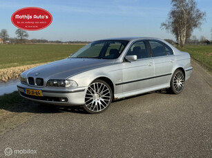 BMW 5-serie 523i Handgeschakeld!