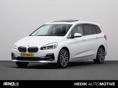 BMW 2-SERIE Gran Tourer 220i High Executive Edition | Grotere brandstoftank | Stuurwielrand Verwarmd | Elektrisch te openen en te sluiten achterklep | Achteruitrijcamera | Glazen panoramadak | Extra getint glas achter | BMW Head-Up Display |