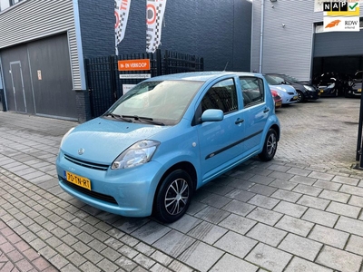 Daihatsu Sirion 2 1.0-12V Trend Stuurbekrachtiging NAP APK