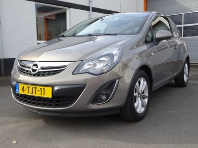 Opel Corsa 1.2-16V Design Edition Automatische airco, licht metalen velgen, cruise controle, navigatie, parkeersensoren, enz.