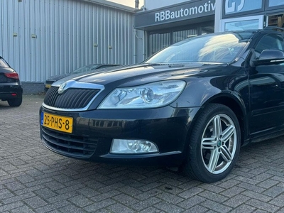 Skoda Octavia Combi 1.6 TDI Greentech Ambition Business Line navigatie clima cruise controle lm-velgen elek-pakket pdc ex-bpm!!