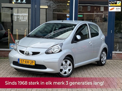 Toyota Aygo 1.0-12V + AUTOMAAT 5deurs! UNIEK KMST NAP! 1e eigenaar l Airco l Elek pakket l AUX! NIEUWSTAAT l Dealer OH!