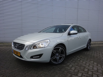 Volvo S60 1.6 T3 Momentum Climate / Led / Trekhaak