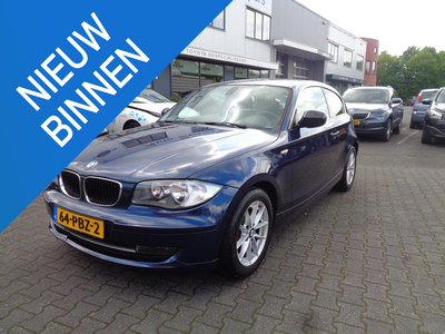 BMW 1-serie 118i Business Line NAVI / NAP / LAGE KM / NL AUTO / MOOIE UITVOERIN/ DEUK LINKSACHTER