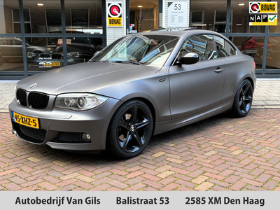 BMW 1-serie Coupé 120i | AIRCO | LEDER | XENON | SPORTSTOELEN | MAT GRIJS | LMV 18 | NAVIGATIE |