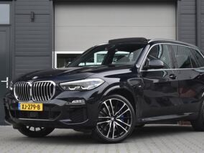 BMW X5 xDrive40i M Sport | Panoramadak | Luchtvering | 4-Wiel Besturing | Harman/Kardon | Camera | 22'' Velgen | Kristallen Pook | Incl. BTW | Orig. NL |