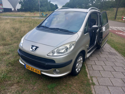 Peugeot 1007 1.4-16V Gentry