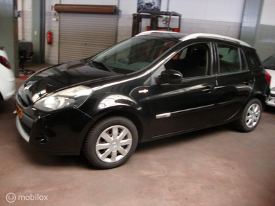 Renault Clio Estate 1.2-16V TomTom edition -Airco+Navigatie Motorlampje geeft storing Handel Export of handige Harry