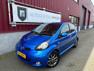 Toyota Aygo 1.0-12V Dynamic Navigator // Airco // 115 DKM NAP // 5-Deurs