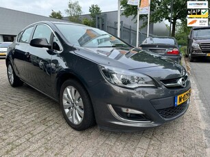 Opel Astra 1.4 Turbo Business + cruise, elec pakket, sport interieur, xenon, stoel verwarming, pdc, multi-stuur, zeer mooie auto