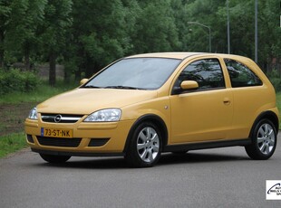 Opel Corsa 1.0-12V Silverline Automaat / Airco / Half leder interieur / Sportvelgen / Slechts 51.231 km. / APK tot 11 mei 2025!