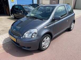 Toyota Yaris 1.3 VVT-i S-Line 1e eigenaar 2005 Airco APK 12-24 Rijdt en schakelt prima. NAP + Boekjes zijn aanwezig.