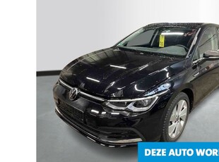 Volkswagen Golf 1.5 eTSI 150pk Automaat Style / iQ Light / Harman Kardon / Adaptive Cruise + Winterset