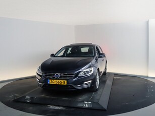 Volvo V60 D5 Twin Engine R-Design | Schuif-/kanteldak | Parkeercamera | Stoelverwarming | Trekhaak