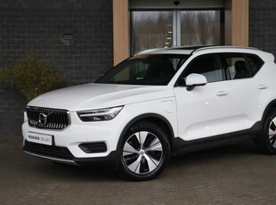 VOLVO XC40 T4 Recharge Inscription | Schuifdak | Parkeercamera | Keyless Drive | Parkeersensoren voor+achter | Elektrisch bedienbare achterklep | Cruise Control | Climate Control L+R | DAB Radio | Volvo Sensus Navigatie | Apple Carplay/Android Auto | 18 Inch | Volvo