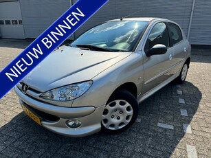 Peugeot 206 1.4 Forever,Airco,nwe Distributie, (bj 2008)