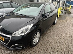 Peugeot 208 1.2 PureTech Signature Airco Navi