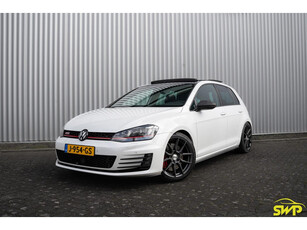 Volkswagen Golf 2.0 TSI GTI Performance | Pano | DCC | Uitlaat