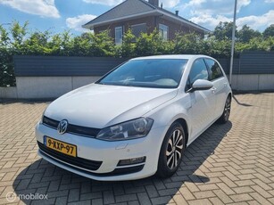 Volkswagen Golf 7 / 1.6 TDI Highline BlueMotion