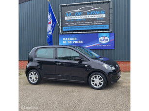 Volkswagen Up! 1.0 move up! BlueMotion , airco . navigatie ,