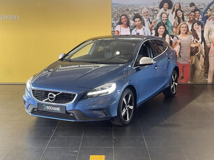 Volvo V40 1.5 T3 Polar+ Sport AUTOMAAT | PANORAMADAK | ACHTERUITRIJCAMERA | PARKEERSENSOREN VOOR-EN ACHTER | ADAPTIEVE CRUISE CONTROL | COMPLETE AUTO!