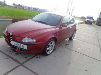 Alfa Romeo 147 1.6 T.Spark Edizione Esclusiva ( met 177 km