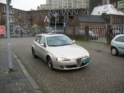 Alfa Romeo 147 1.9 JTD Distinctive